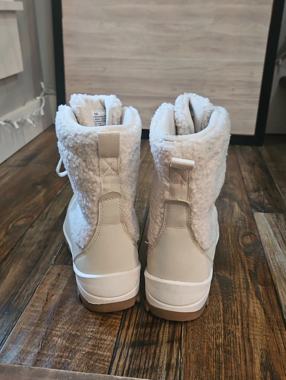 Universal Thread Women's Cream Sherpa Warm Winter  Lace-Up Boots